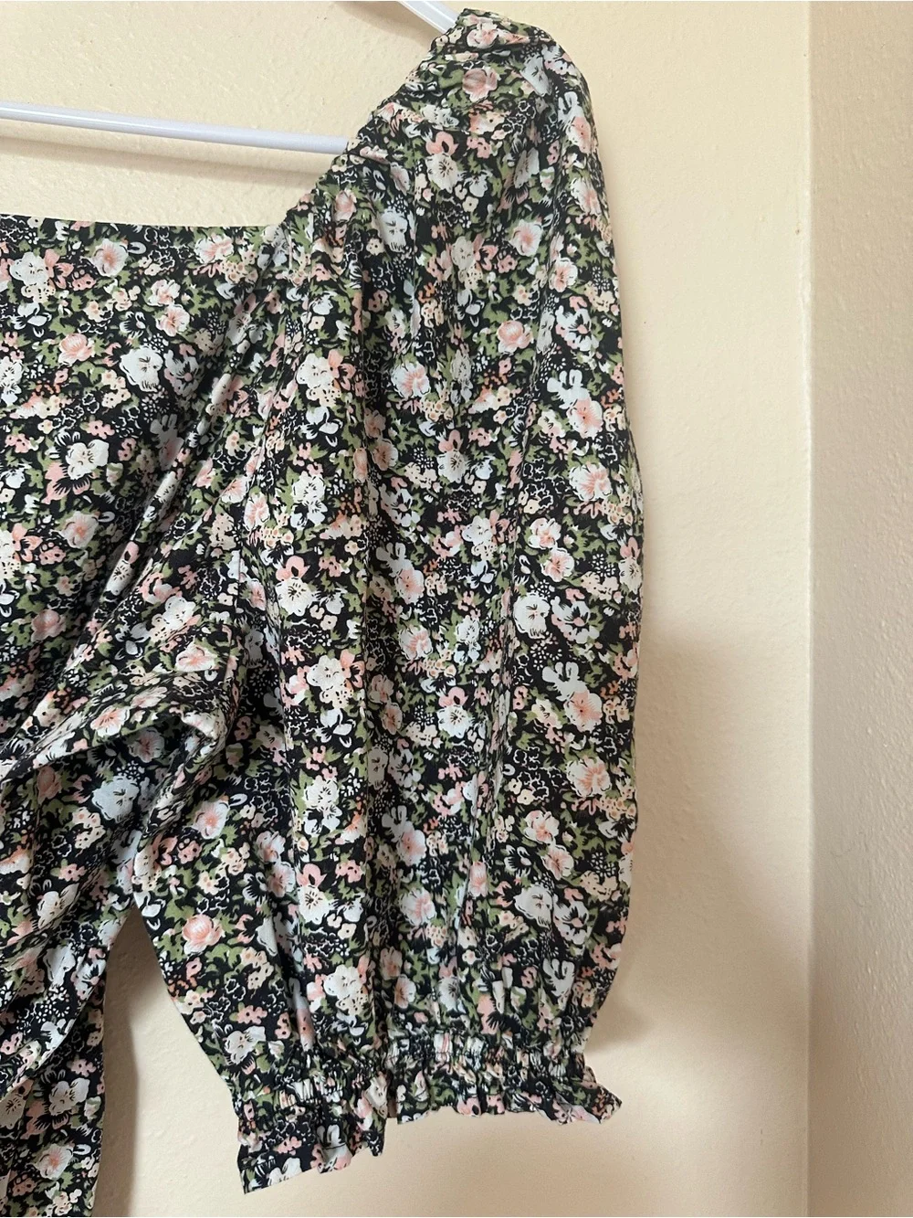 Levi's Green Floral Puff-Sleeve knee Length Women Dress SZ  M - Picture 4 of 5